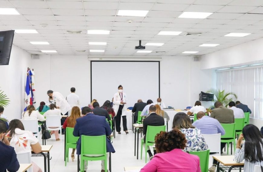 Sobrepeso y obesidad factores de riesgo en el desarrollo del c&aacute;ncer.