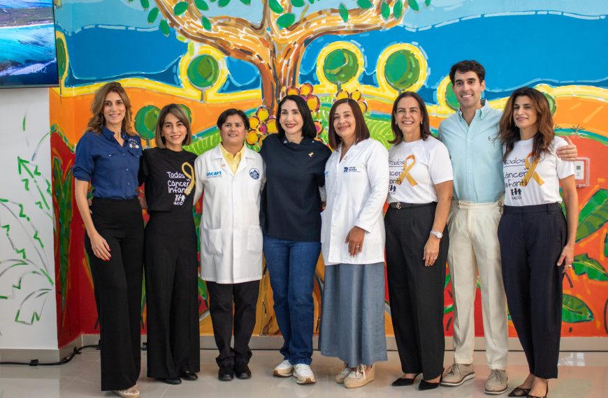 Primera dama comparte con ni&ntilde;os y adolescentes conc&aacute;ncer en la Unidad Oncopedi&aacute;trica UniendoVoluntades del INCART